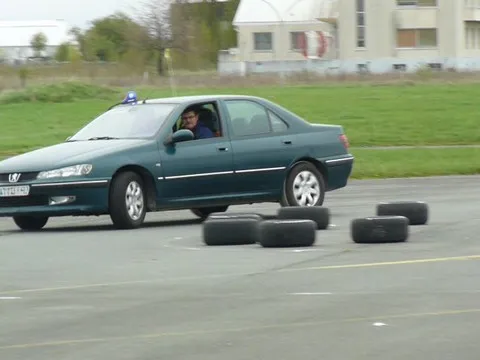 POLICE FORMATION